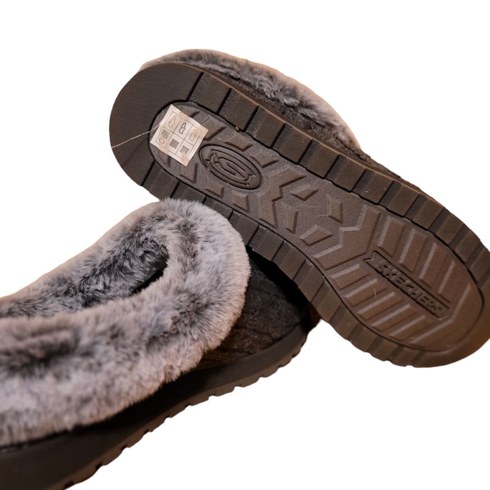 Slippers - Picture 2 of 3